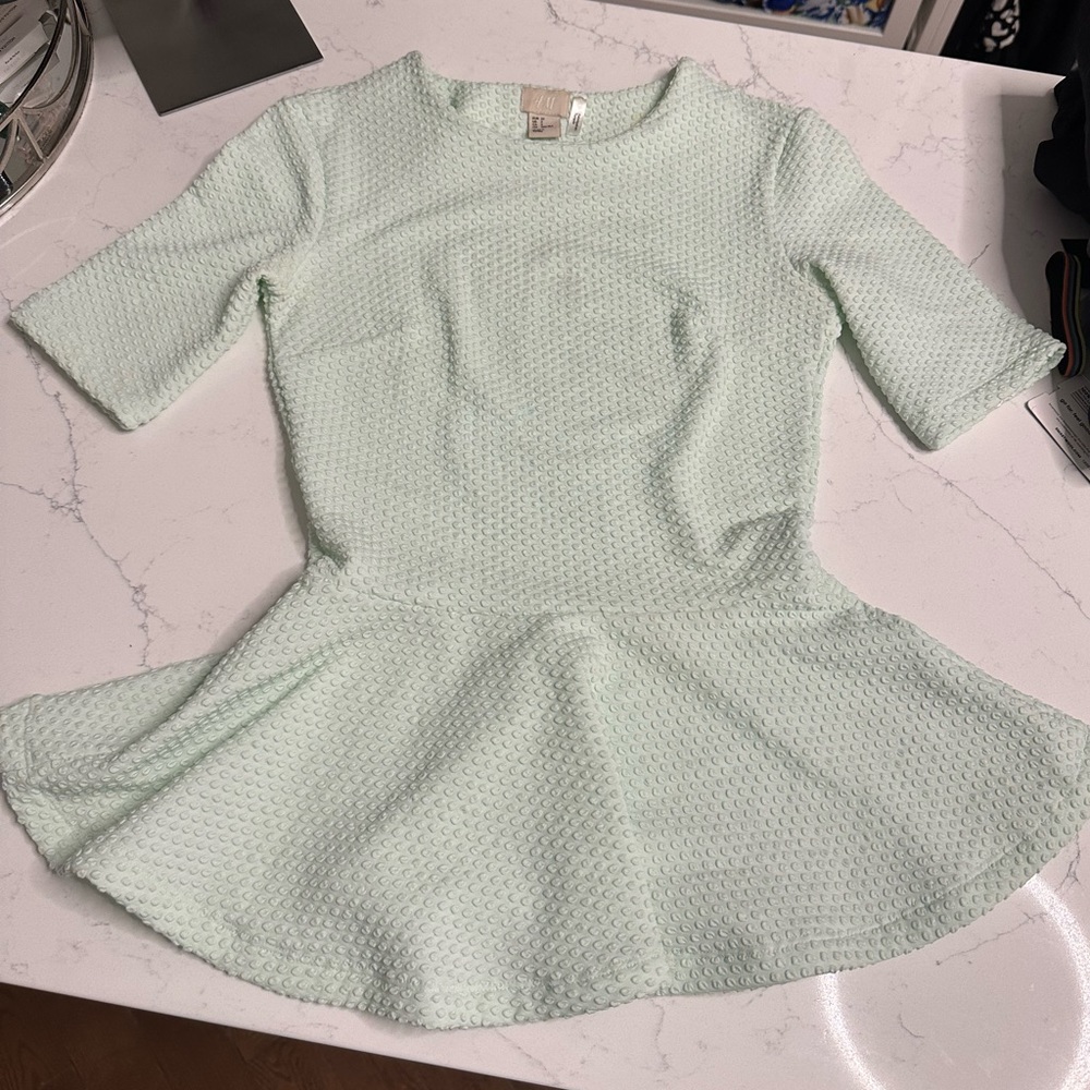 H&M light green peplum top